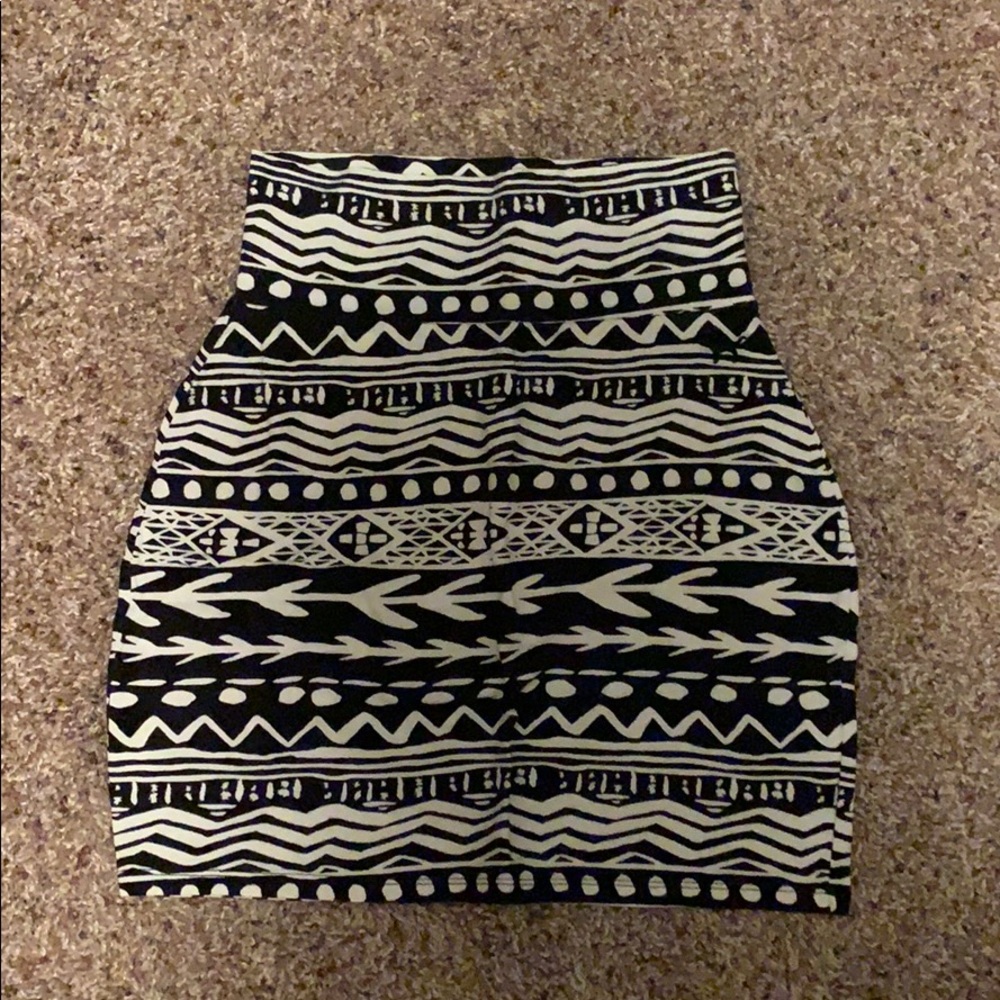 Victoria’s Secret pencil skirt. Never worn.